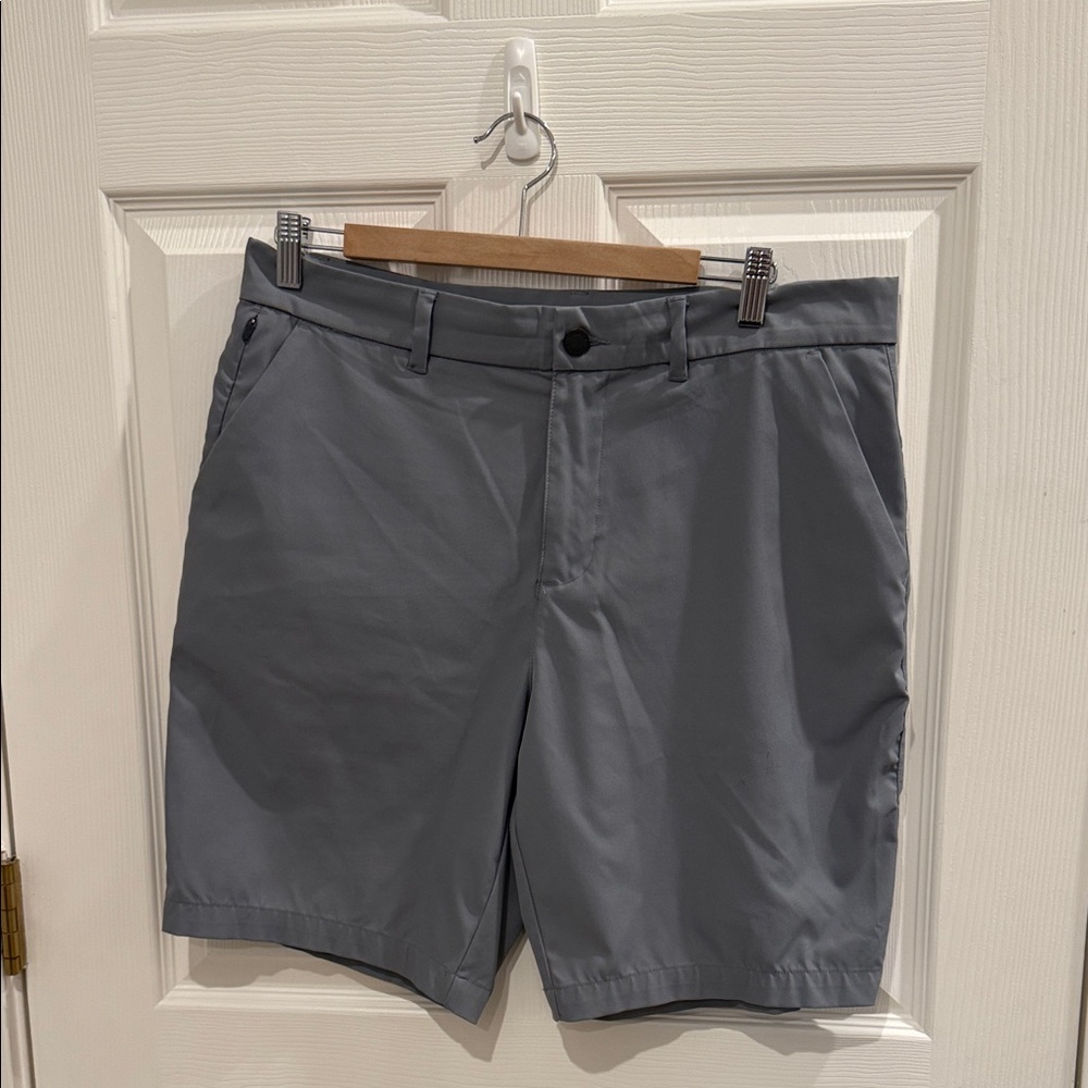 32 Degrees Cool Stretch Performance Men's Gray Shorts 34 Waist